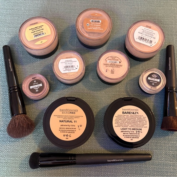 bareMinerals Foundation Collection and Brushes - Picture 2 of 3